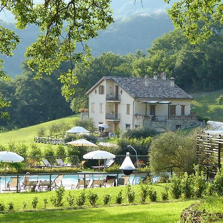 Cerqua Rosara Residence Valtopina Bagian luar foto