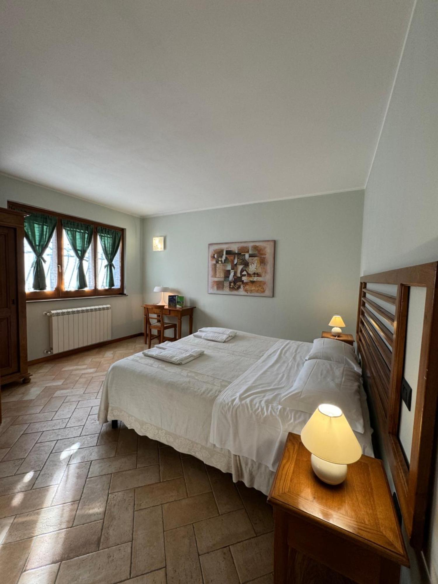 Cerqua Rosara Residence Valtopina Bagian luar foto