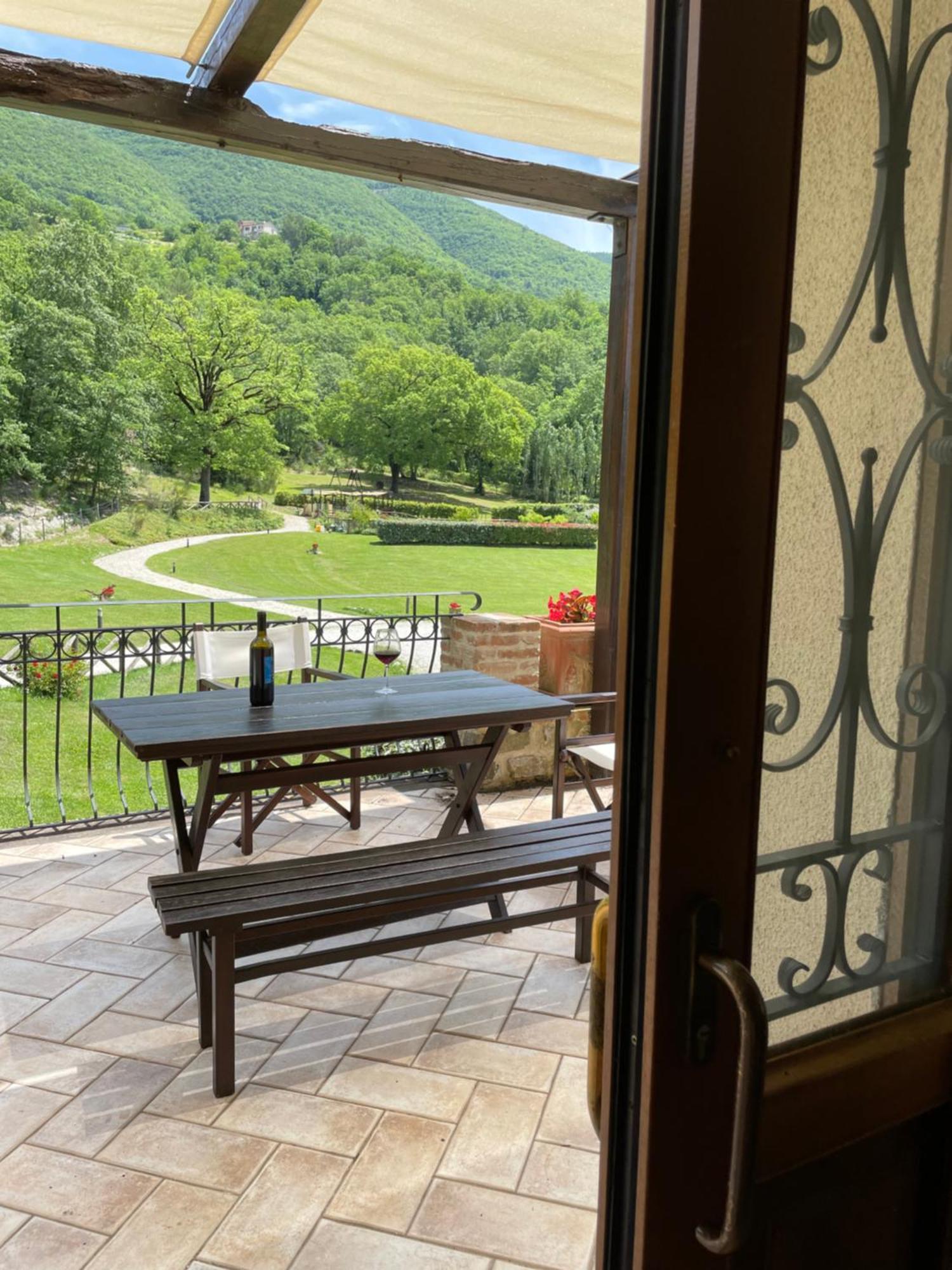 Cerqua Rosara Residence Valtopina Bagian luar foto