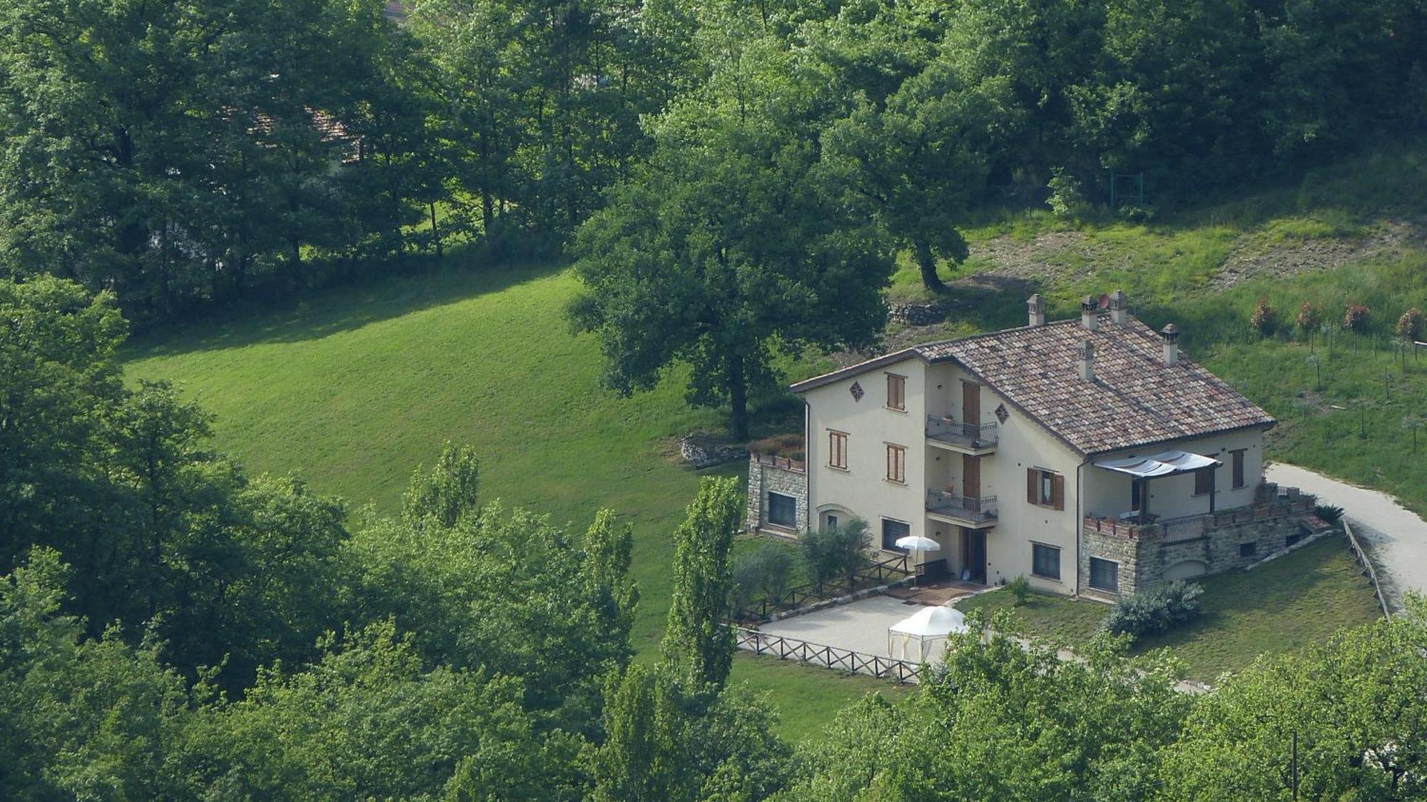 Cerqua Rosara Residence Valtopina Bagian luar foto