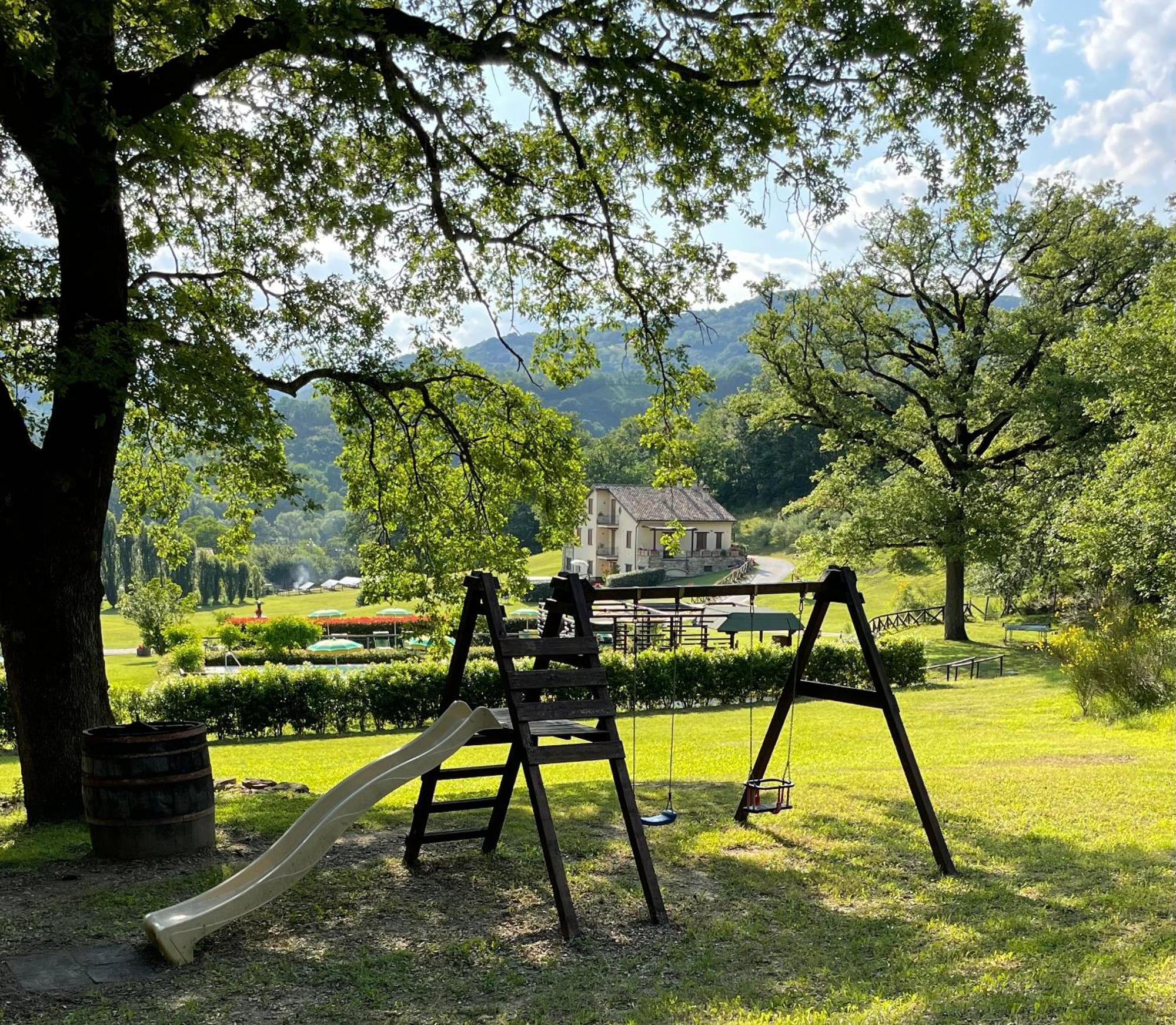 Cerqua Rosara Residence Valtopina Bagian luar foto
