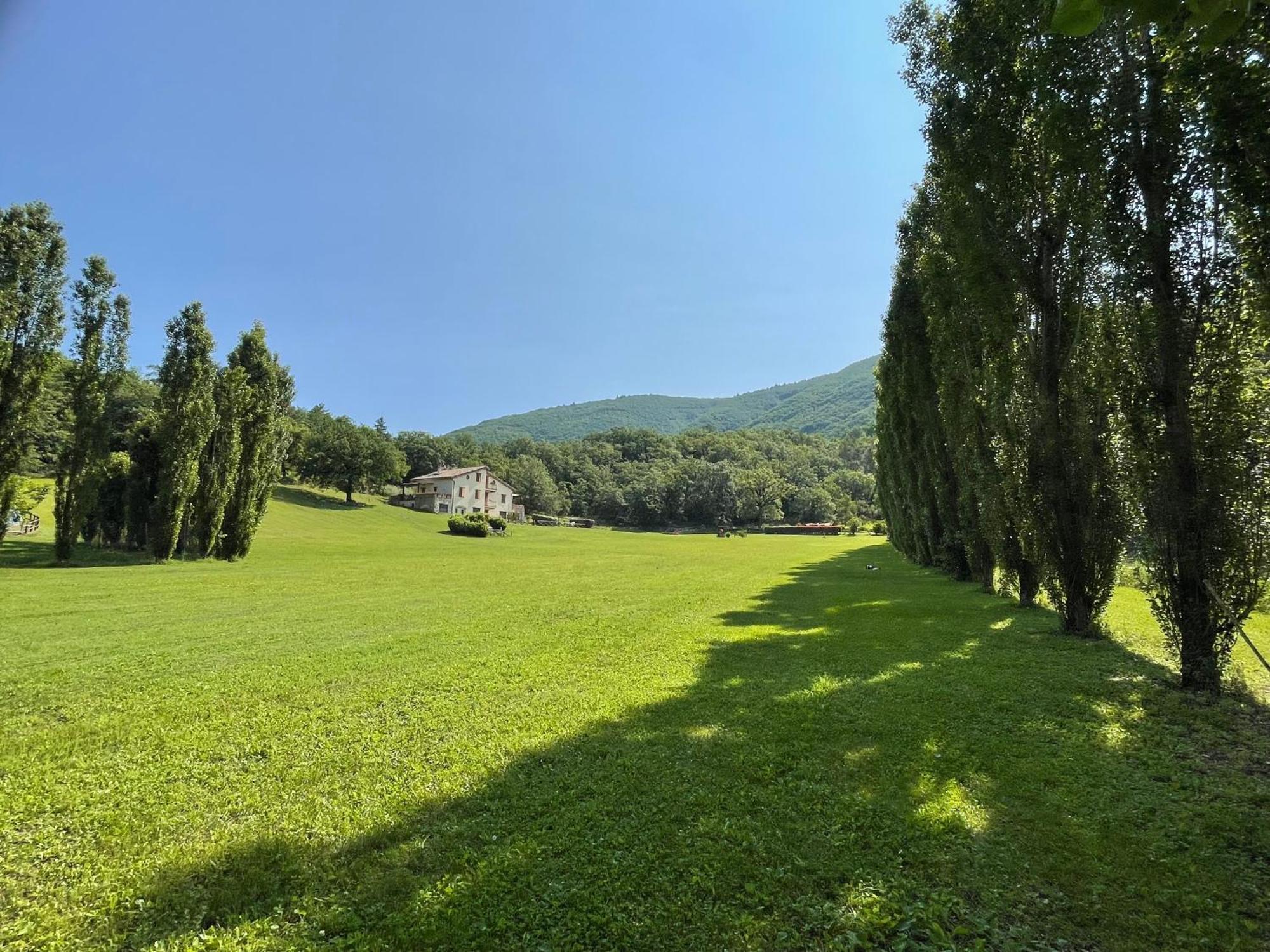 Cerqua Rosara Residence Valtopina Bagian luar foto