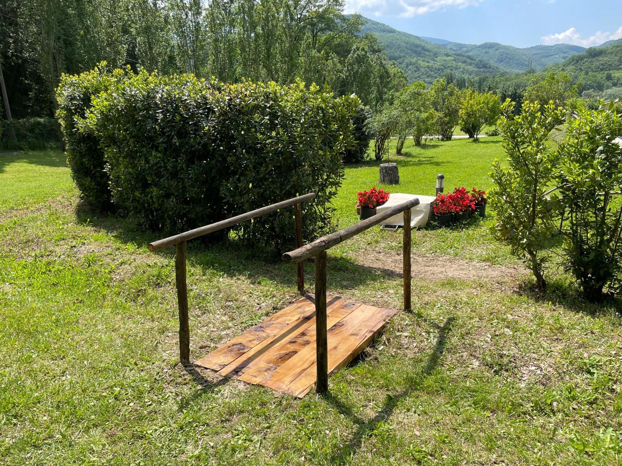 Cerqua Rosara Residence Valtopina Bagian luar foto