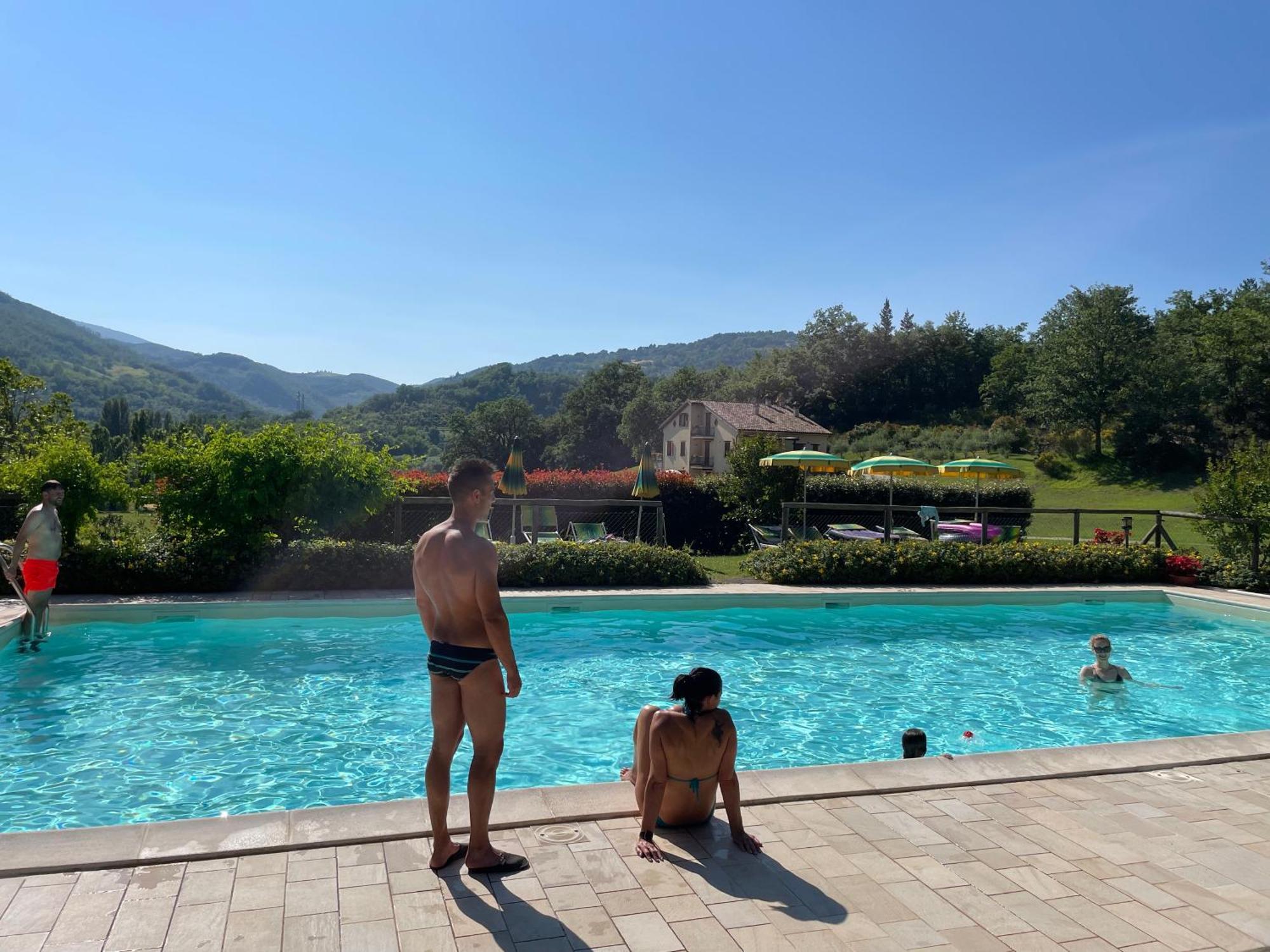 Cerqua Rosara Residence Valtopina Bagian luar foto