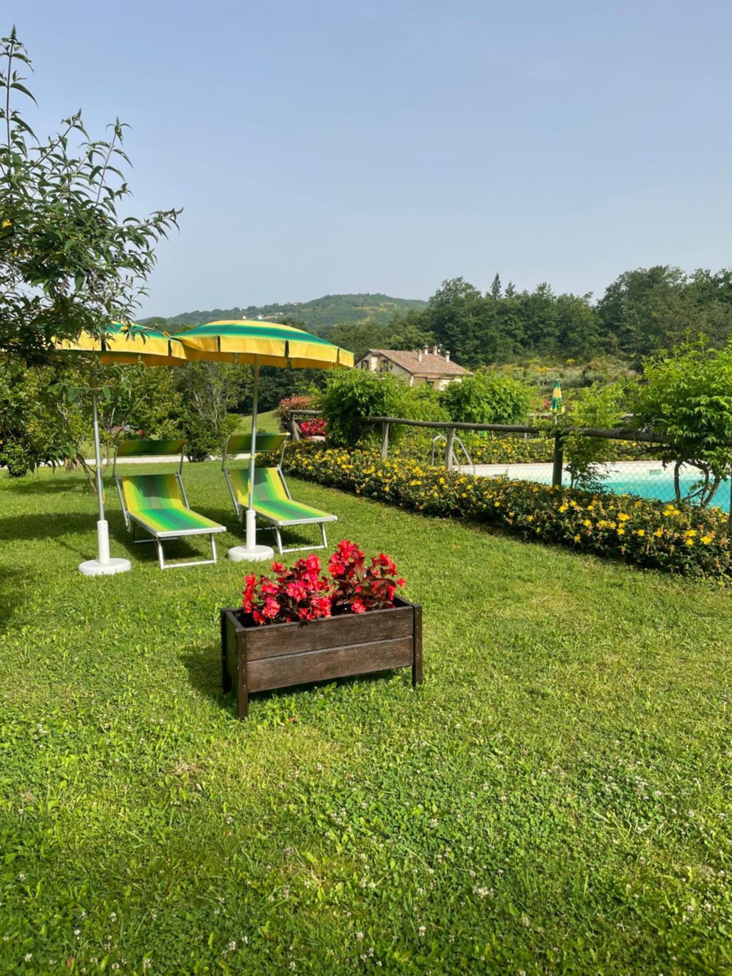 Cerqua Rosara Residence Valtopina Bagian luar foto