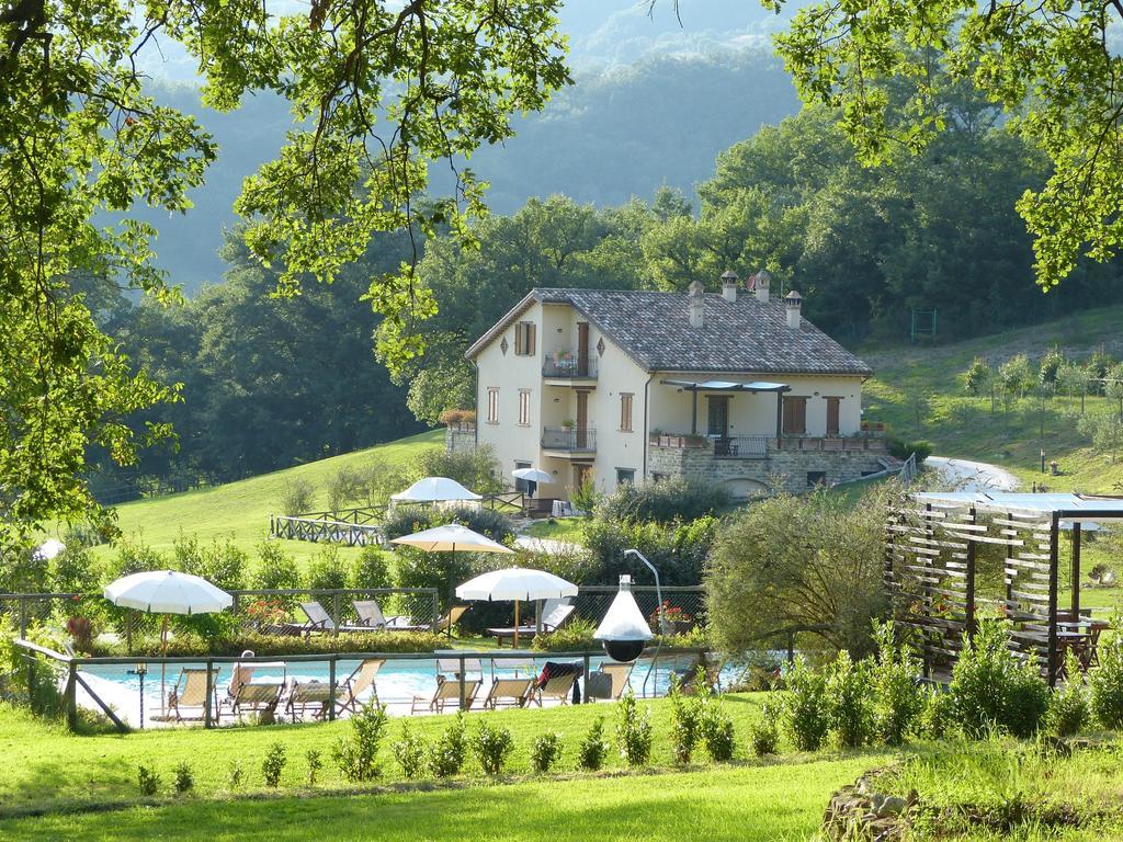 Cerqua Rosara Residence Valtopina Bagian luar foto
